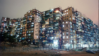 Illustration for article titled Cómo era vivir en la salvaje Kowloon, la
ciudad sin ley con la mayor densidad de población del planeta
